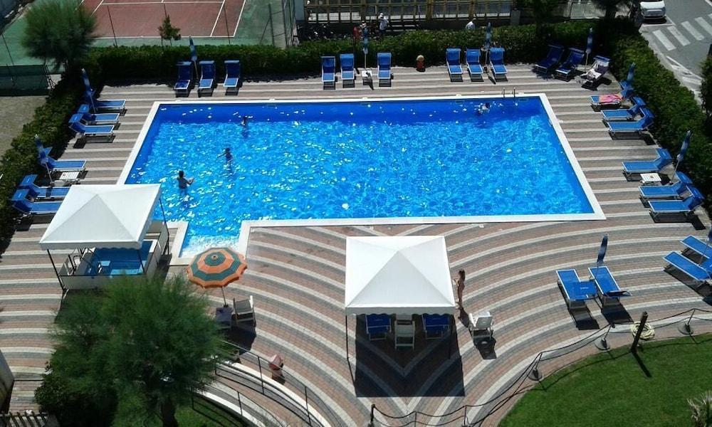 Hotel Atlantic Rimini Zewnętrze zdjęcie
