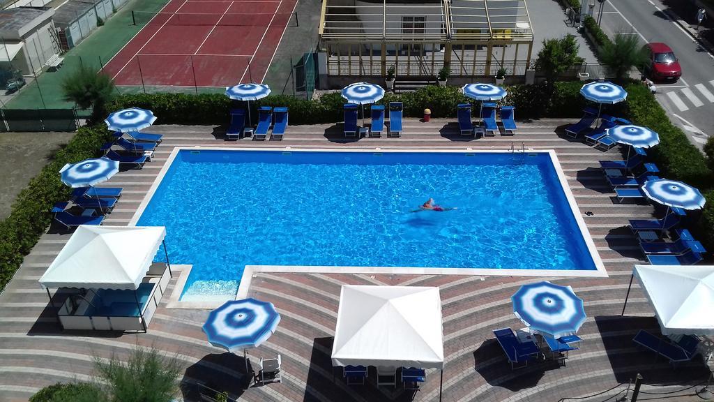 Hotel Atlantic Rimini Zewnętrze zdjęcie